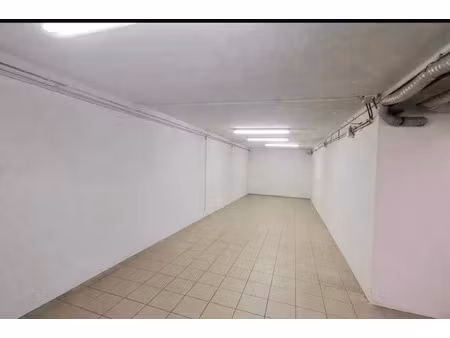 location local industriel 200 m² à sanary-sur-mer (83110)