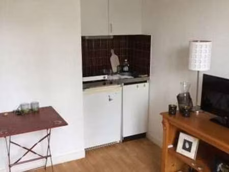 location appartement 2 pièces à dinard centre ville (35800) : à louer 2 pièces / 24m² dina