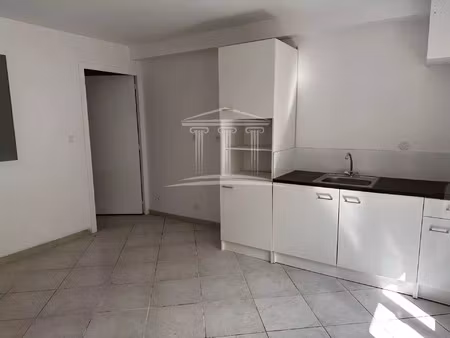 location appartement 1 pièce 26 m² à sorgues (84700)