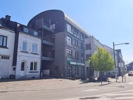 bertrix : bel appartement avec balcon  cave et parking privé