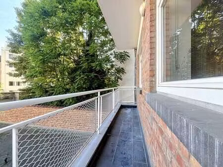 toison d'or/stéphanie - appartement 2 chambres + terrasse.