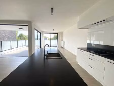 appartement spacieux au rez-de-chaussée avec 2 chambres e...