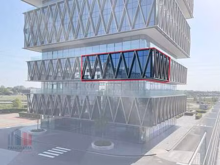 nieuwbouwkantoor op toplocatie langs de e403 te roeselare