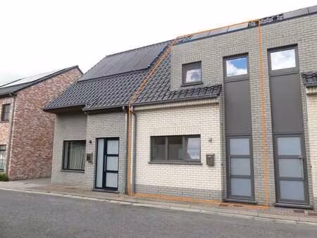 instapklare woning met garage en tuintje in de woonkern van