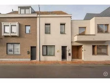 maison authentique rénovée avec jardin orienté sud-ouest.