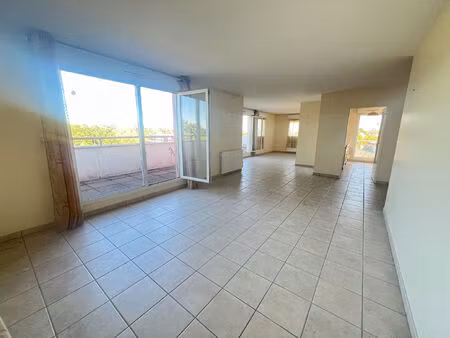 résidence de standing et recherchée  grand t4 bis avec belle terrasse et garage