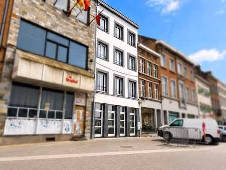 commerce neuf de 80 m² sur la grand-place de braine-le-comte