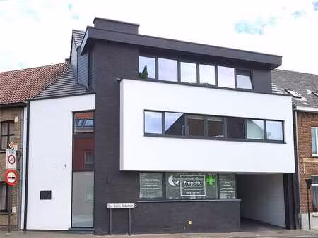 modern handelspand (2017) op topligging in zottegem!