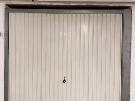 location parking 11 m² à juan les pins (06160)  110 €