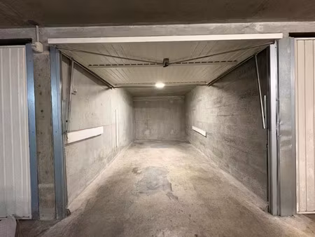 location parking 14 m² à lyon 3ème (69003)  110 €