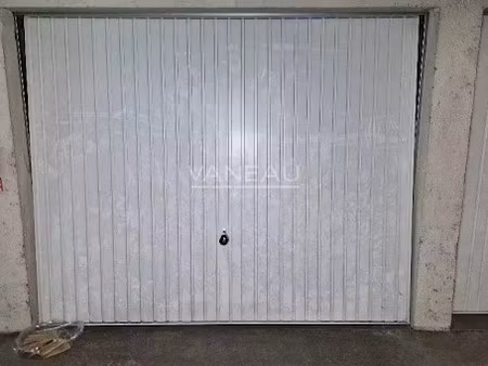 location parking 13 m² à paris 15ème (75015)  120 €