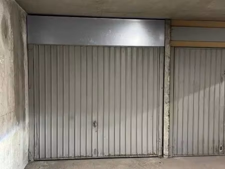 location parking 12 m² à saint-etienne (42000)  63 €