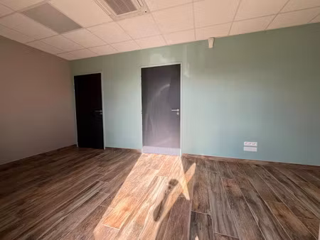 location locaux professionnels 41 m² à guichainville (27930)  nan €