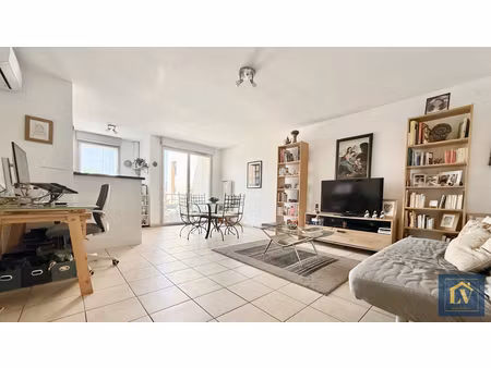 a louer appartement 3 pièces avec terrasse et 2 places de parking