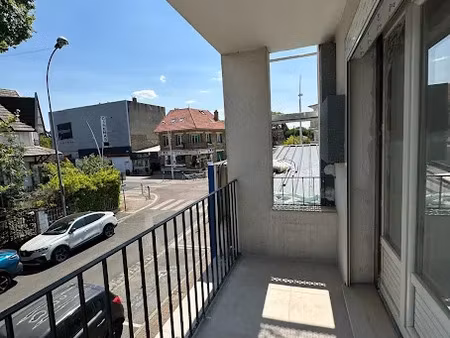 location appartement 3 pièces 55.57 m² à sainte-genevieve-des-bois (91700)  1 100 €