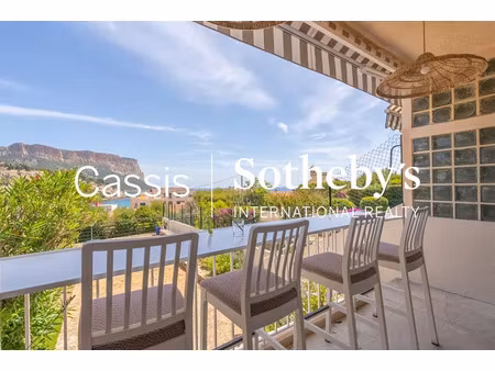 location meublée appartement 2 pièces 45 m² à cassis (13260)  1 800 €
