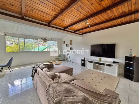 location appartement 4 pièces 142 m² à fort de france (97200)  1 493 €