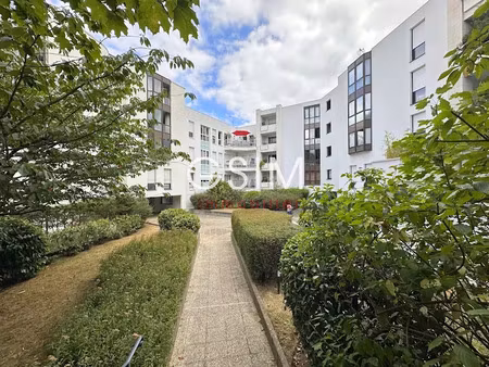 location appartement 4 pièces 92 m² à garches (92380)  2 200 €