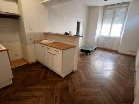 location appartement 2 pièces à châteaubriant centre (44110) : à louer 2 pièces / 35m² châ