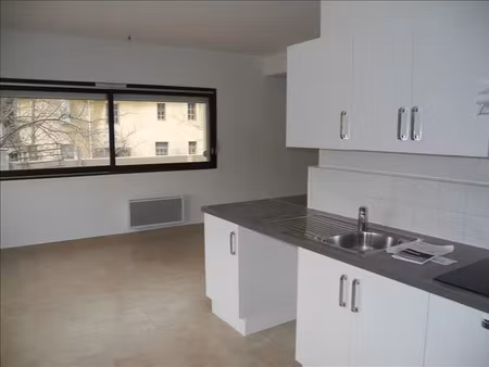 location appartement 1 pièce 44 m² à aubagne (13400)