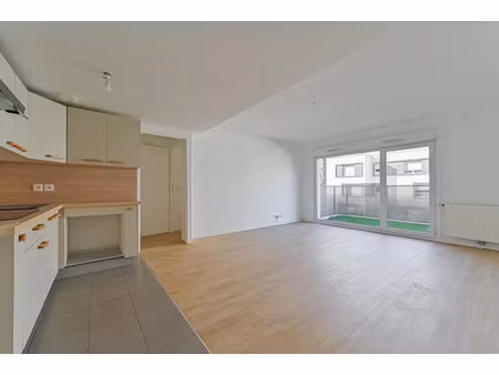 location appartement 3 pièces 60 m² à pantin (93500)  1 800 €