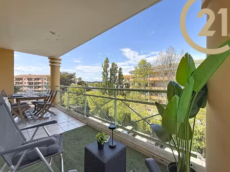 bas valescure beau studio avec un grand balcon de 10m2
