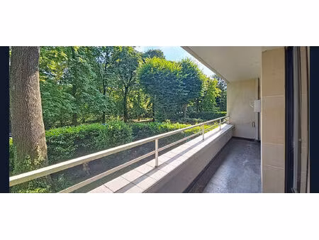 4 pieces avec balcon face au bois + chbr de service de 11m² et box