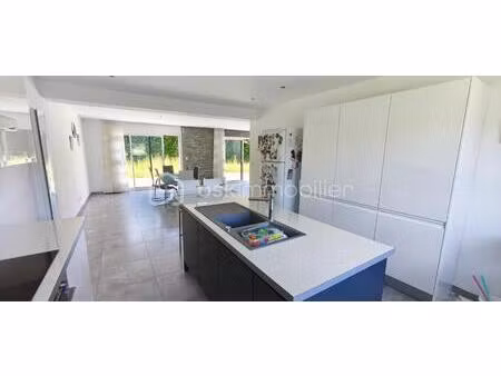 maison contemporaine de 229 m² à guignemicourt