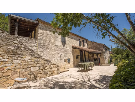 maison en pierre de 120 m2 sur un terrain de 4920 m2