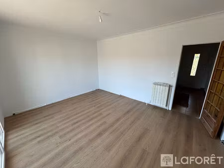 saint raphael proche frejus location appartement t3 cave parking