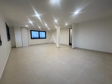 local commercial le chatelet en brie 3 pièce(s) 80 m2
