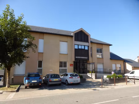 laissac : local situé dans la maison médicale de 91.40 m²