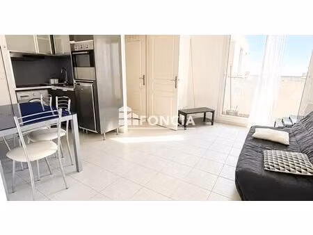 studio avec balcon / immeuble recent