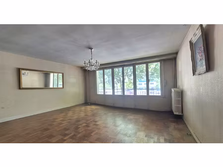 à rénover grand 2 pièces de 76 21 m2 en plein coeur du havr