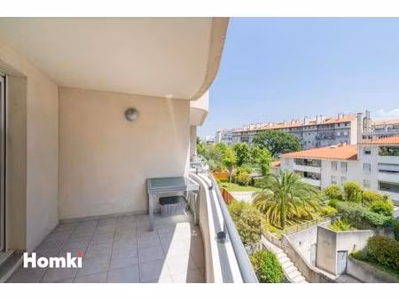 appartement t3 de 75 m2 à marseille 13008  rue du commandant rolland