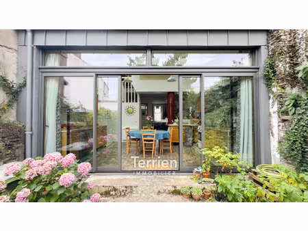 jolie angevine avec jardin