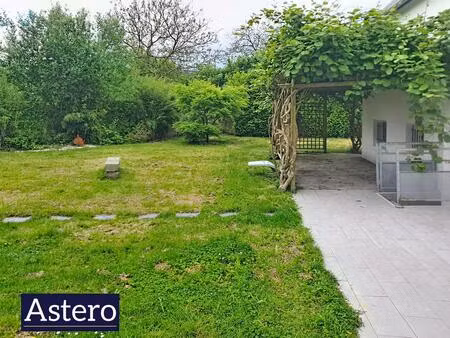 agréable maison familiale avec jardin dans un environnement calme et verdoyant