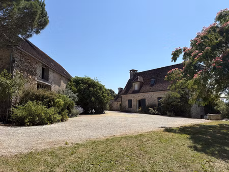 genis magnifique propriété périgourdine avec gite  piscine 