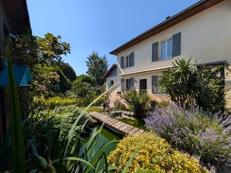 maison au charme de l'ancien avec piscine
