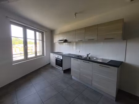 appartement avec 2 chambres en location à casteljaloux