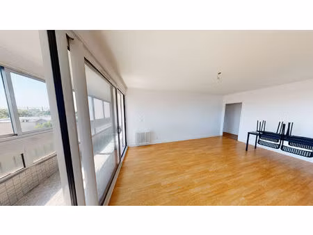 appartement meublé deux pieces 48m2 + loggia 7m2 + cave et parking