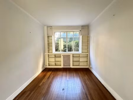 92200 - rue perronet - studio vide