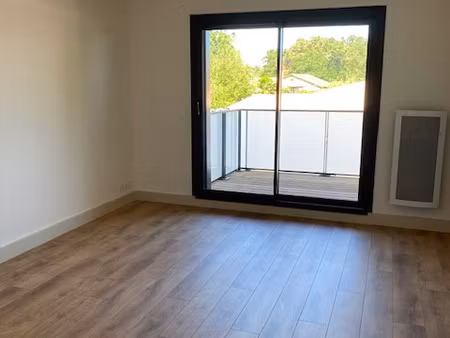 t1 talence - balcon et parking