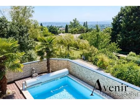 propriété 5 pièces 200 m²