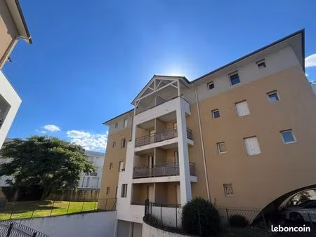 t1 secteur fac avec balcon et parking