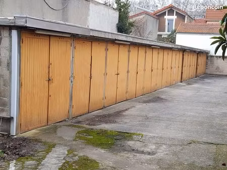 aubervilliers (fort) box à louer 11 m²