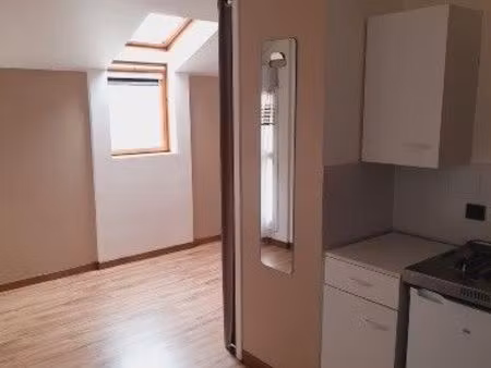 a louer studio lumineux non meuble 19 m2