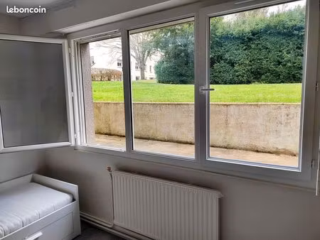 studio clair 17m2 avec salle de bain/toilettes ligne l