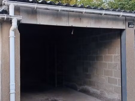 a louer box fermé 15 m² quartier canclaux