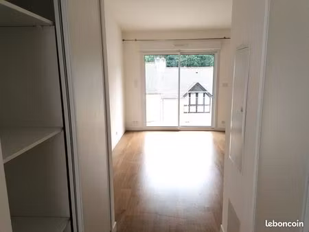 [à louer vide] – lumineux t1 avec balcon et parking – brest kerinou (proche facs)
